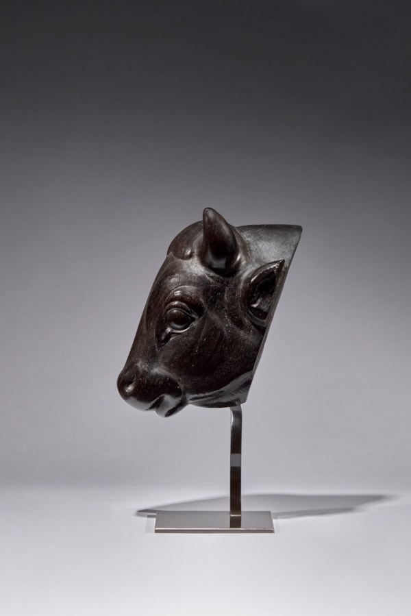Gaston Etienne LE BOURGEOIS: Breton cow's head, High relief in ebony from Gabon
Direct carving
Unique piece circa 1913
H. 29 ; L. 16,5 ; P. 12 cm.
The artist's grandson and rights-holder has confirmed the authenticity of this piece.
 - Xavier Eeckhout
