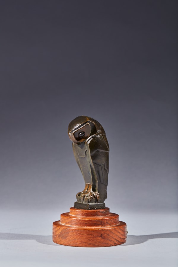 Edouard-Marcel SANDOZ: Owl, 
Bronze signed
Inscribed ‘Susse Frs Edt Paris’
Edited between 1922 and 1929 to 100 exemplars
H. 11,6 ; L. 2,7 ; P. 2,7 cm. (wthihout wood base)
 - Xavier Eeckhout