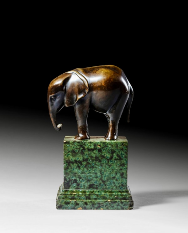 Armand PETERSEN: Elephant of Africa, Signed ‘A. PETERSEN’
Stamped by the foundry Bisceglia
24,2 x 14,5 x 10,9 cm. (with marble base)
 - Xavier Eeckhout